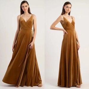 Jenny Yoo /V-neckline Stretch Velvet A Line Twirl Skirt Dress in Gold Bridesmaid